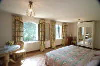 Villa with Pool in Provence -Villa Romantique Sleeps up to 12+4 in Optional Gite - Homestays
