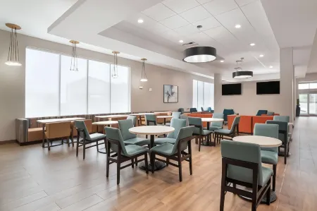 Best Western Plus Mobile Inn  Suites