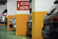 Ibis Hyères Centre - parking
