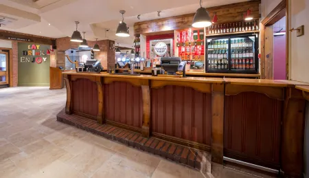 Premier Inn Farnborough West (Southwood) Отели в г. Фарнборо