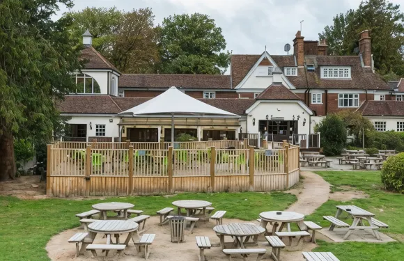 克寧布魯克酒店