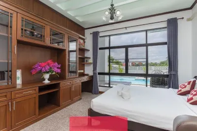 Karaoke Room Villa, Event Space, Conference Room, Drinks Available. Hotels in San Phranet