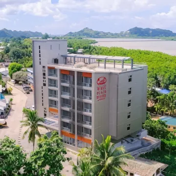 West Plaza Hotel at Lebuu Street Hotel berhampiran Belau National Museum