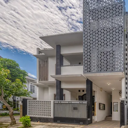 Shini Guest House