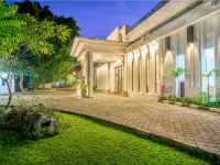 Inna Bali Heritage Hotel Hotels near Cokroaminto