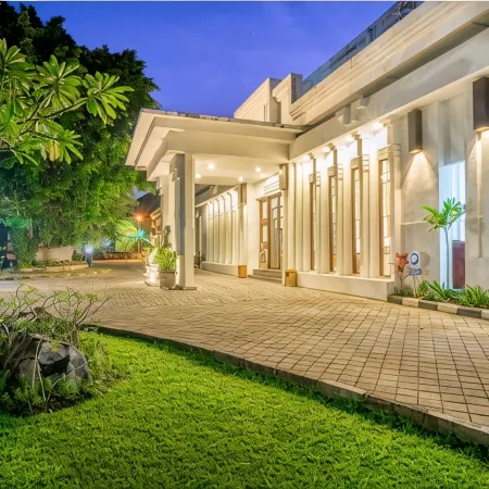 Inna Bali Heritage Hotel Отели рядом с достопримечательностью «Площадь Пупутан Бадунг»