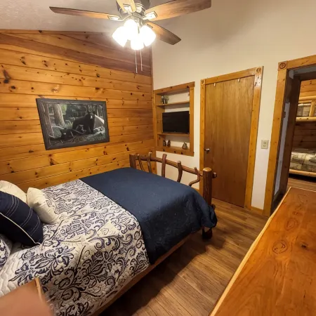 Cozy Nottely River Cabin. Close to lake, hiking trails, and Vogel State Park.