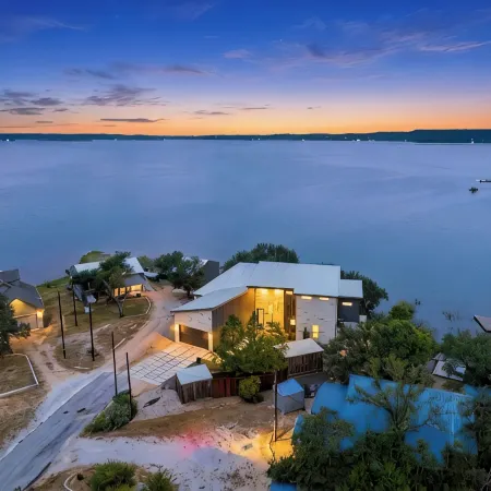 Lake Buchanan | Pool, Hot Tub & Lake Access
