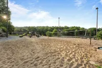 Modern Cabin - Sunroom - Resort Amenities - Near Silver Dollar City - Chalets