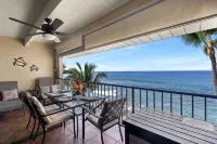 Kona Oceanfront Penthouse Condo: Remodeled, AC, Crashing Waves, Sunsets, Turtles