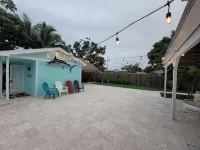 New Bedroom, Kitchen and Bathroom with a Pool - Homestays