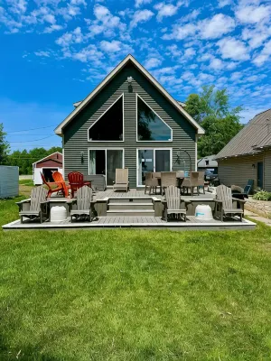 Summer is Calling! Waterfront Cabin with Private Dock - Wifi