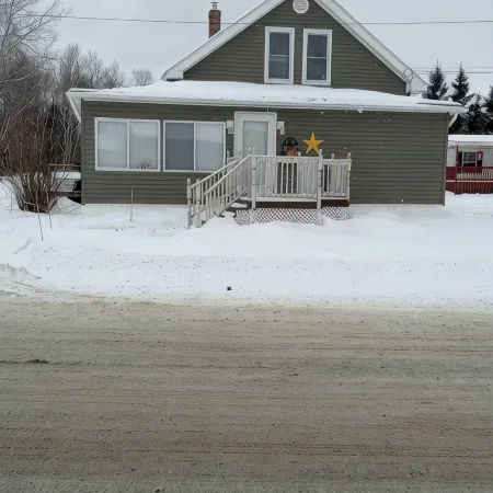 Charming 3-bedroom house with WiFi and AC in serene Sinclair