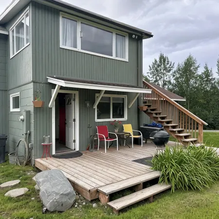 Tiny House with Bear Mountain Views.... Only 25 Minutes outside of Anchorage