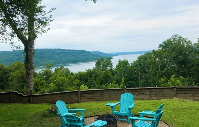 Charming Lakehouse overlooking Greers Ferry Lake