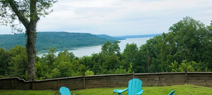 Charming Lakehouse overlooking Greers Ferry Lake Hotels in Cleburne County
