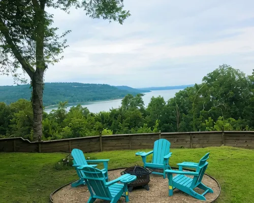 Charming Lakehouse overlooking Greers Ferry Lake Hotels in Cleburne County