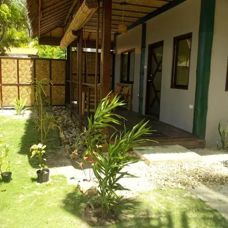 Eddie`s Beach Resort Siargao