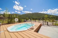 1-bedroom Luxury Ski Retreat in the Heart of Keystone with free electric charger