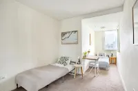 Central Mascot 2BR Apartment – Steps to Transit & Shops