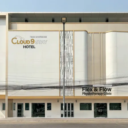Cloud9 Stay Chiang Mai Отели рядом с достопримечательностью «Академия Dara»