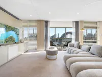 Sydney's Landmark Views from Luxury 2Bd Apt Hotels in Kirribilli