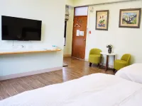 Pottery Flower B&B Hotels near Jiji Train Station