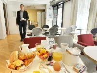 Nouvel Hôtel Eiffel - breakfast