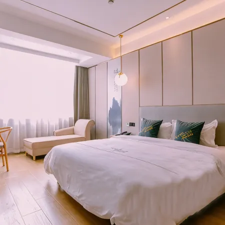 Qingmu Platinum Hotel (Ma'anshan Normal College Mengniu Industrial Park)