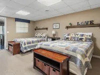 April Special ~ Mtn Views, Hot Tub+Fire Pit, WiFi, Gas Log Fireplace, Grill! Hotels in Mitchell County