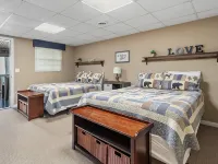 April Special ~ Mtn Views, Hot Tub+Fire Pit, WiFi, Gas Log Fireplace, Grill!