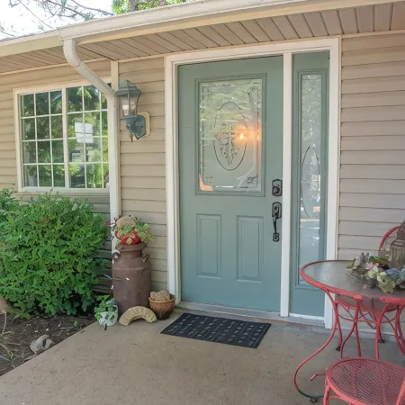 Sunrise Bluff Lakefront - in family-friendly area w/ great view of Grand Lake