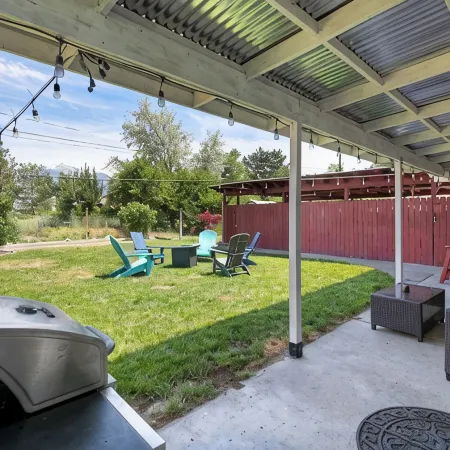 Perfect Central Location w/Mtn Views, Huge Fenced Yard, King Beds, BBQ, & Games!
