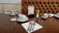 Royal Swan, Ashley Manor - B&B - breakfast