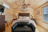 Gorgeous Cabin on Main-Steps to Pacific War Museum - Boutique