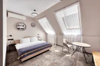 Tesla Hotel - Dağ Manzaralı