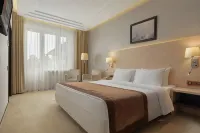 Azimut Hotel Saransk - 駐車場