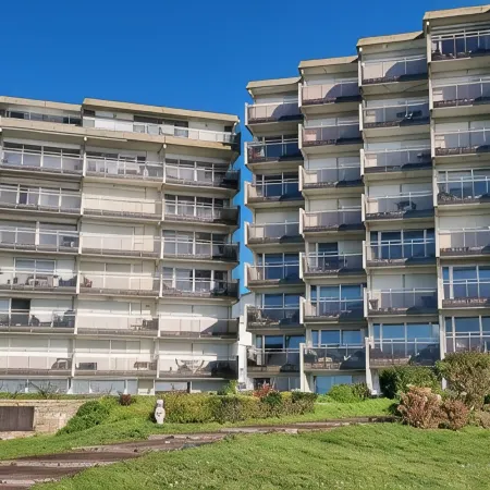 Joli Studio Avec Grand Balcon vue mer