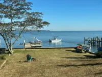 Waterfront Island Cottage with Loft and Private Pier