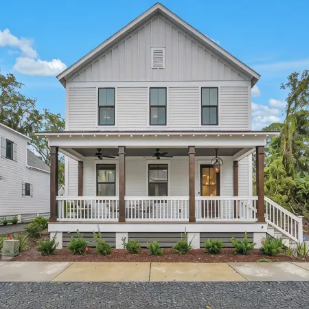 Luxurious Living in Old Town Bluffton! Sleeps 6! Prime Location!