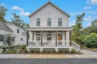 Luxurious Living in Old Town Bluffton! Sleeps 6! Prime Location!