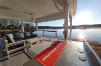 Lake Greenwood Lodge-Main House and Guest House- Boats and Pups Welcome