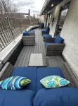 Deluxe 3-Bedroom Apartment with on-Site Parking - Wifi