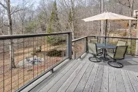 Cabin with Mountain & Lake Views, Fire Pit, WiFi, AC, EV Charger, Pond/Fountain - 3つ星