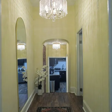 Spacious Downtown Frederick, 3 BR, Full Kitchen Off Street Parking
