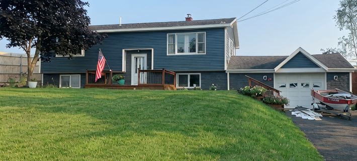 Veteran Owned, charming 4-bedroom house with WiFi, AC in lovely Presque Isle Hotéis em Aroostook County