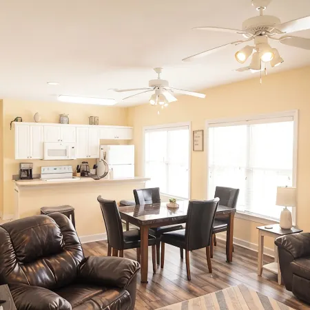 Charming 1-bedroom villa in Sunset Beach with Kitchen, AC, WiFi 3713