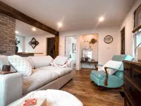 2 BATHROOM Executive Cottage with Office Hotele w: Sarnia