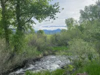 Charming 4-bedroom house on the creek in peaceful Sheridan - 3-Star