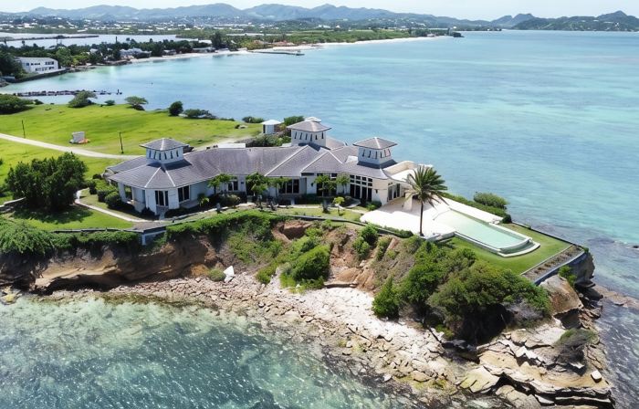 The Great House, Stunning 4-Bedroom Coastal Retreat with Panoramic Ocean Views
